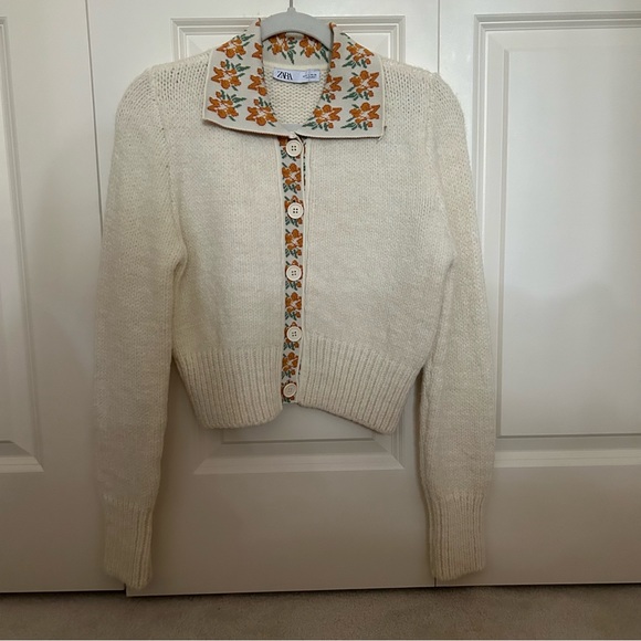 Zara Knit Floral Collared Sweater - Picture 2 of 6